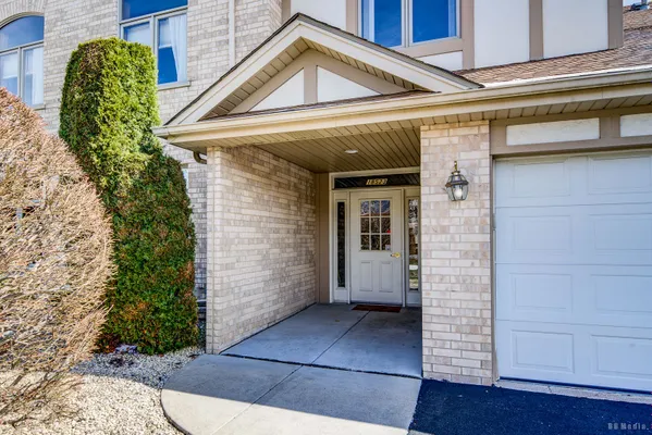 Property Slideshow image 2 of 16 | 18523 pine lake dr 4, Tinley Park, IL, 60477