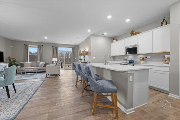 Property Slideshow image 2 of 23 | 948 darwin st, North Aurora, IL, 60542