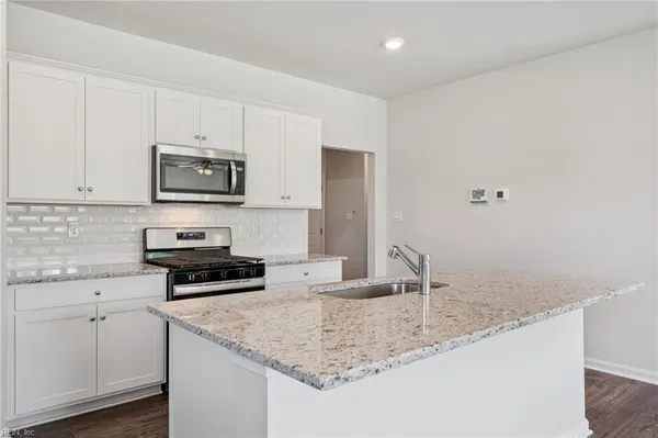 Property Slideshow image 2 of 21 | 211 wisconsin ave, Williamsburg, VA, 23188