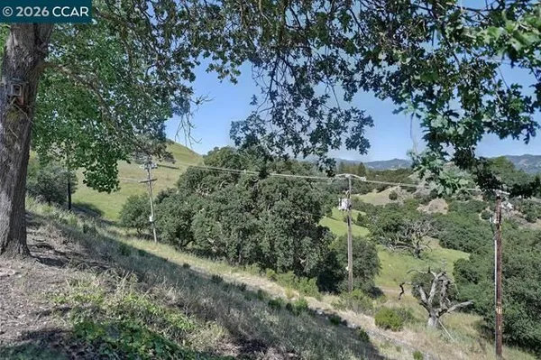 Property Slideshow image 3 of 48 | 1300 skycrest dr 2, Walnut Creek, CA, 94595