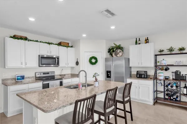 Property Slideshow image 2 of 34 | 2826 van amber ct, Lakeland, FL, 33811