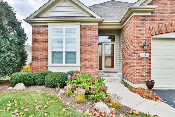 Property Slideshow image 2 of 35 | 6 sugar maple ct, Lake In The Hills, IL, 60156