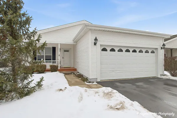 Property Slideshow image 2 of 31 | 54 rocking horse ln, Grayslake, IL, 60030