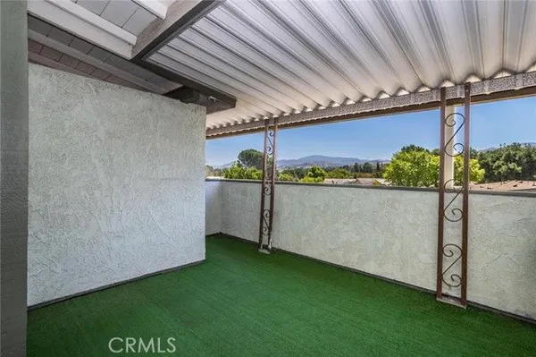 Property Slideshow image 2 of 34 | 19716 avenue of the oaks, Newhall, CA, 91321