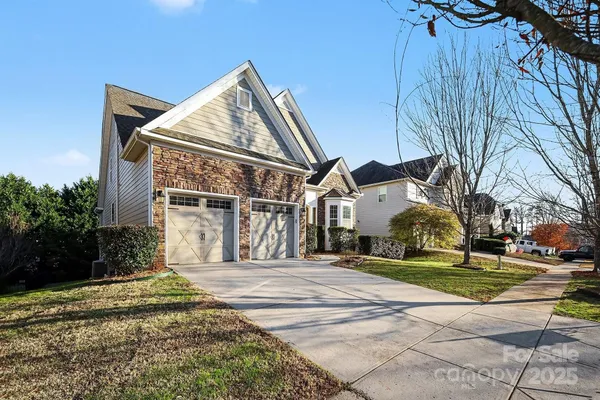 Property Slideshow image 2 of 42 | 5021 el molino dr, Charlotte, NC, 28214