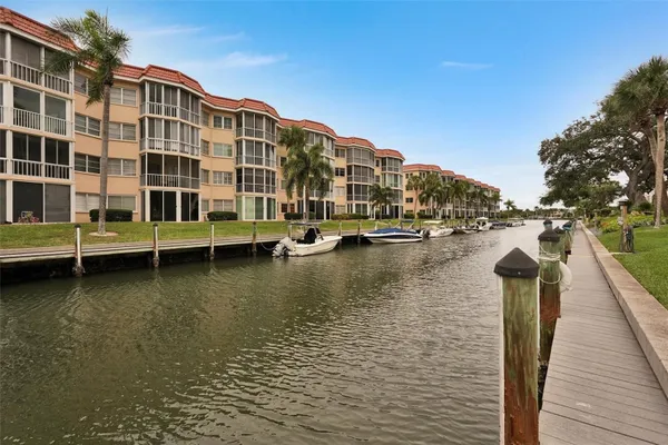 Property Slideshow image 3 of 46 | 1325 s portofino dr 309, Sarasota, FL, 34242