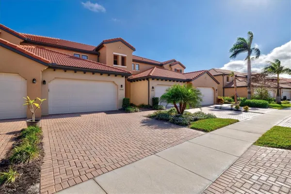Property Slideshow image 3 of 88 | 23516 awabuki dr # 201, Venice, FL, 34293