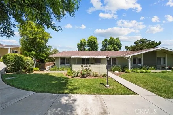 Property Slideshow image 2 of 25 | 19157 avenue of the oaks a, Newhall, CA, 91321