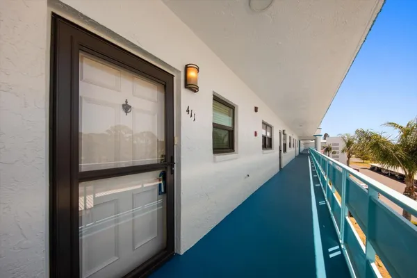Property Slideshow image 2 of 39 | 5970 80th st 411, St Petersburg, FL, 33709