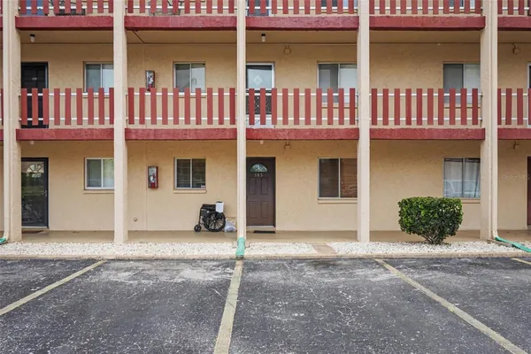 Property Slideshow image 2 of 30 | 4009 lake bayshore dr 105, Bradenton, FL, 34205
