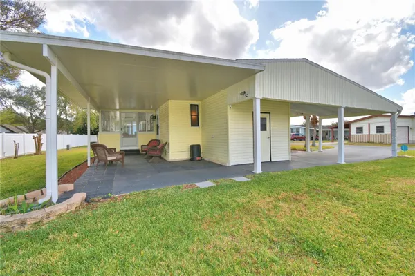 Property Slideshow image 3 of 52 | 4802 colonnades cir, Lakeland, FL, 33811