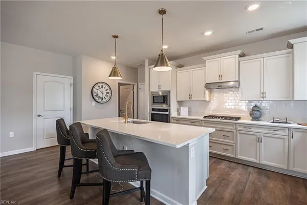 Property Slideshow image 2 of 45 | 209 oxford ave 40-1, Smithfield, VA, 23430