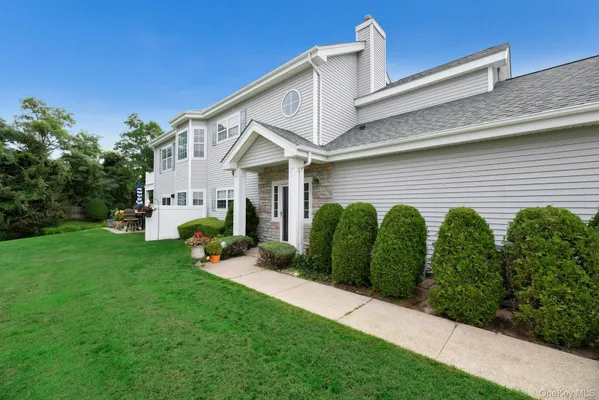 Property Slideshow image 2 of 41 | 533 highland ct, Brookhaven, NY, 11955