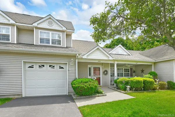 Property Slideshow image 2 of 39 | 102 winged foot way, Riverhead, NY, 11901