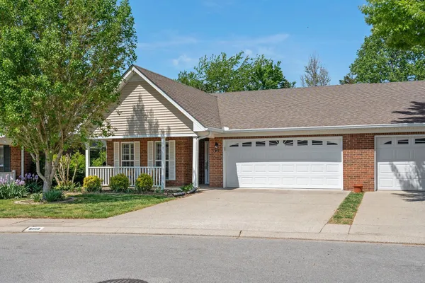 Property Slideshow image 2 of 50 | 520 forest glen cir, Murfreesboro, TN, 37128