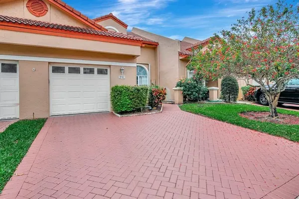 Property Slideshow image 2 of 41 | 9720 malvern dr, Tamarac, FL, 33321