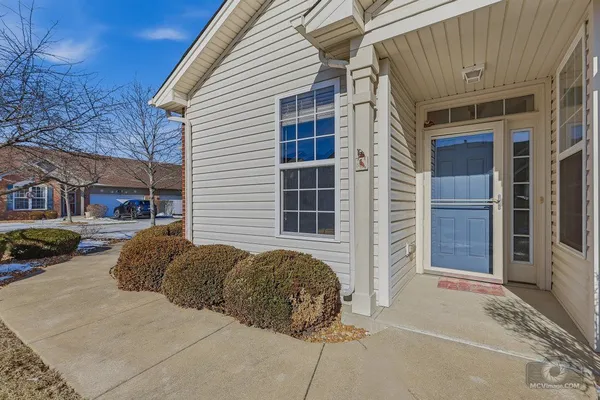 Property Slideshow image 2 of 24 | 17221 fontana ln, Lockport, IL, 60441