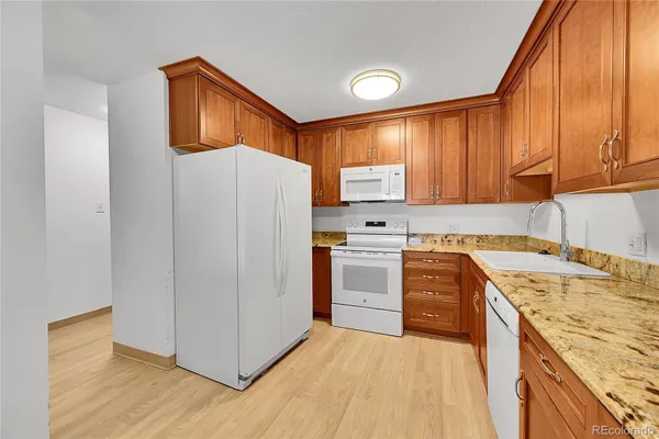 Property Slideshow image 3 of 20 | 3022 s wheeling way apt 205, Aurora, CO, 80014