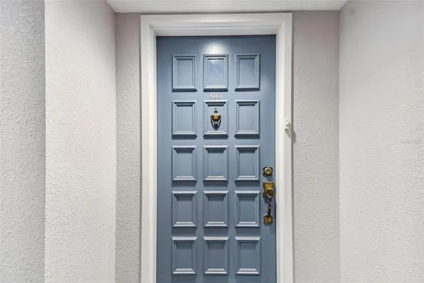 Property Slideshow image 3 of 70 | 6372 palma del mar blvd s apt 605, St Petersburg, FL, 33715