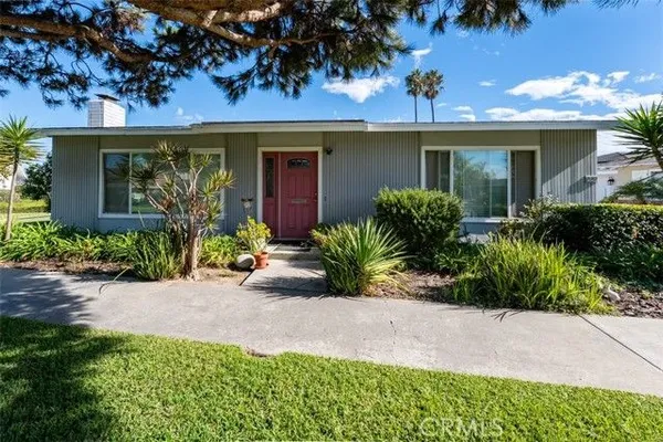 Property Slideshow image 2 of 31 | 229 monte vista 12, San Clemente, CA, 92672