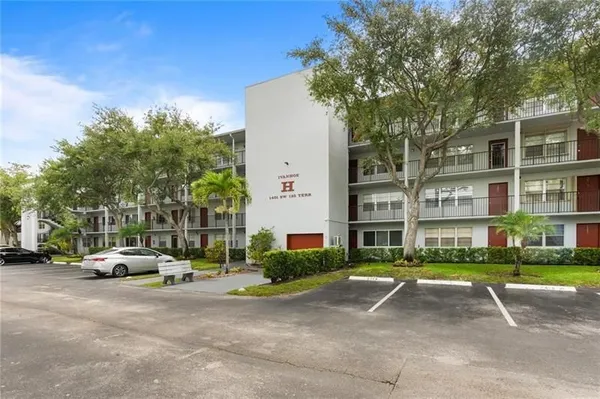 Property Slideshow image 2 of 18 | 1401 sw 135th ter h310, Pembroke Pines, FL, 33027