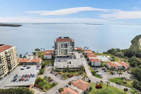 Property Slideshow image 2 of 33 | 6372 palma del mar blvd 406, St Petersburg, FL, 33715
