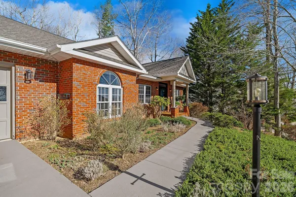 Property Slideshow image 2 of 36 | 306 croydon dr, Hendersonville, NC, 28791