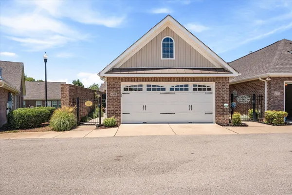 Property Slideshow image 2 of 49 | 395 devon chase hl 4301, Gallatin, TN, 37066