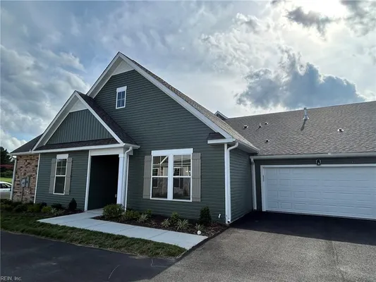 Property Slideshow image 2 of 22 | 212 st pauls ave # 30-4, Smithfield, VA, 23430