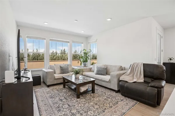 Property Slideshow image 2 of 50 | 15979 xanthia way, Thornton, CO, 80602