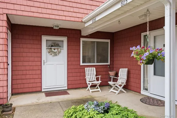 Property Slideshow image 2 of 30 | 606 flair ct, Smithtown, NY, 11780
