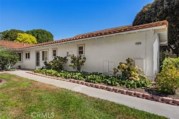 Property Slideshow image 2 of 38 | 2365 via mariposa e c, Laguna Woods, CA, 92637