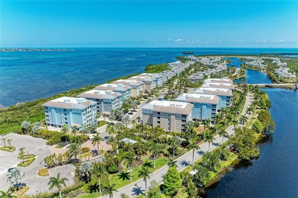 Property Slideshow image 2 of 100 | 395 aruba cir 402, Bradenton, FL, 34209