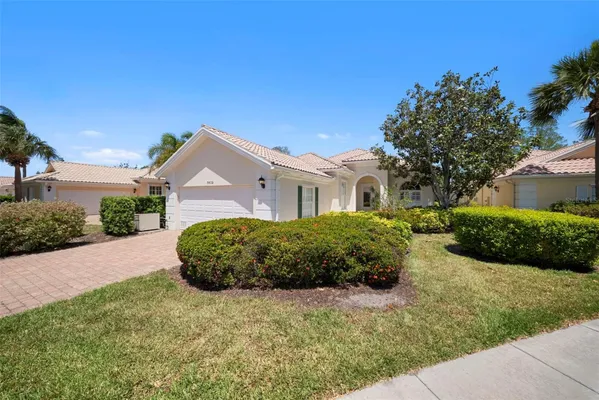 Property Slideshow image 3 of 73 | 5609 lucia pl, Sarasota, FL, 34238