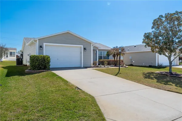 Property Slideshow image 2 of 43 | 2201 balsa ct, The Villages, FL, 32162