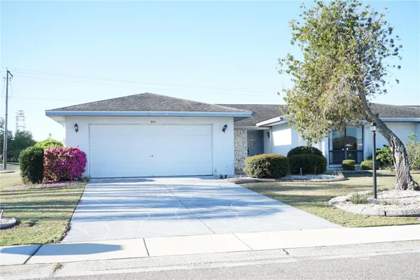 Property Slideshow image 2 of 42 | 302 bryce ct, Sun City Center, FL, 33573