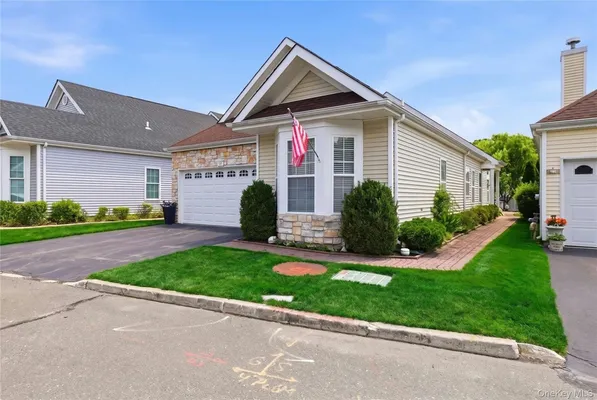 Property Slideshow image 2 of 48 | 581 leisure dr, Brookhaven, NY, 11961