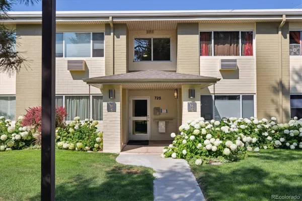 Property Slideshow image 2 of 19 | 725 s clinton st 2b, Denver, CO, 80247