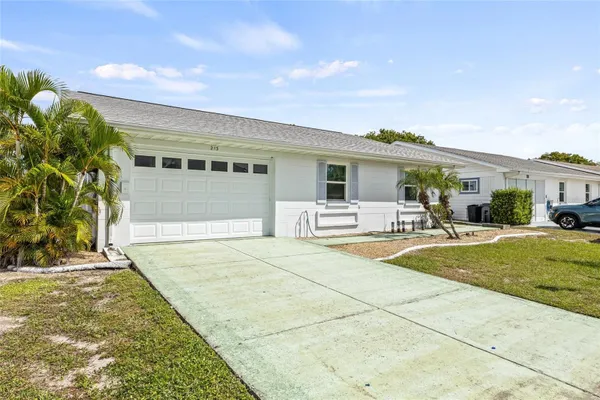 Property Slideshow image 2 of 36 | 213 genet ct, Sun City Center, FL, 33573