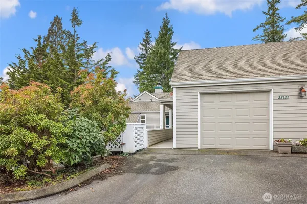 Property Slideshow image 3 of 29 | 22125 se 40th ln, Issaquah, WA, 98029