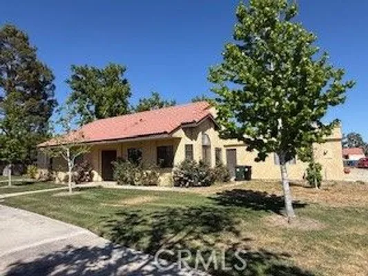 Property Slideshow image 2 of 25 | 19218 elm dr, Apple Valley, CA, 92308