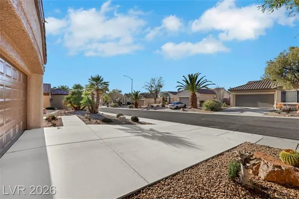 Property Slideshow image 3 of 40 | 2833 winslow springs dr, Henderson, NV, 89052