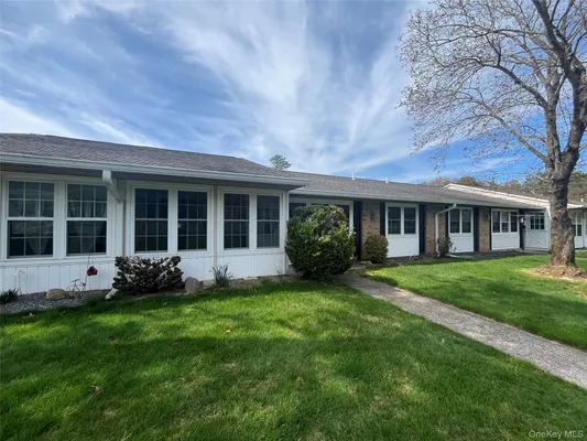 Property Slideshow image 2 of 25 | 373 woodbridge dr b, Brookhaven, NY, 11961