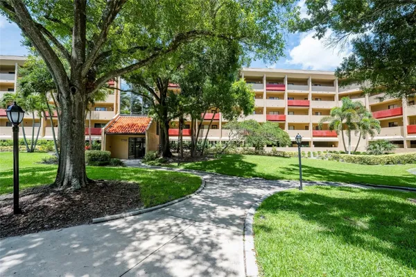 Property Slideshow image 3 of 44 | 3062 eastland blvd 406, Clearwater, FL, 33761
