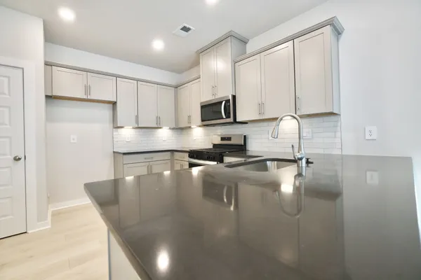 Property Slideshow image 2 of 49 | 2192 holmesburg pvt cir, Gallatin, TN, 37066