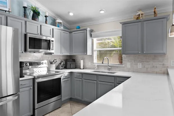 Property Slideshow image 3 of 32 | 2266 montbrook pl, The Villages, FL, 32162