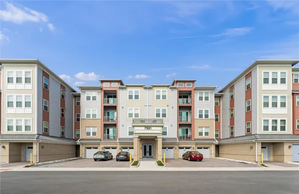 Property Slideshow image 2 of 42 | 7521 laureate blvd 5308, Orlando, FL, 32827