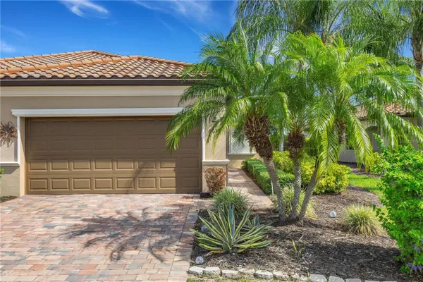 Property Slideshow image 3 of 45 | 6619 candlestick dr, Bradenton, FL, 34212