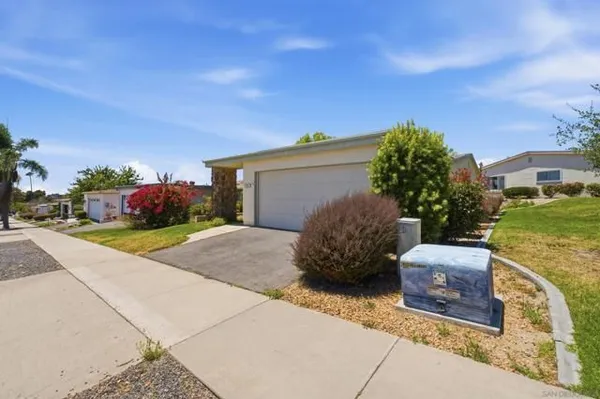 Property Slideshow image 2 of 62 | 3902 n vis 9, Oceanside, CA, 92057