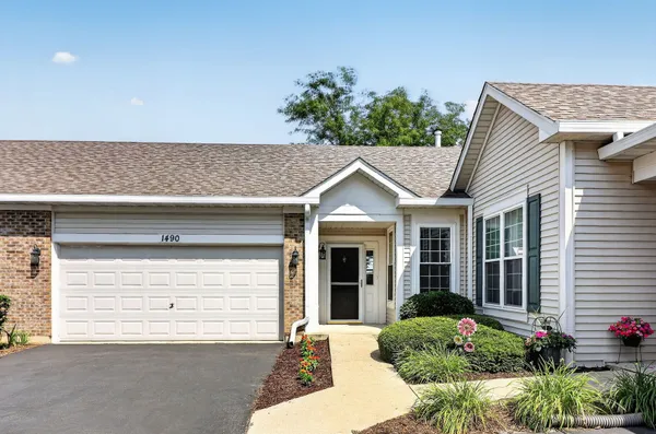Property Slideshow image 2 of 22 | 1490 w ludington cir, Romeoville, IL, 60446